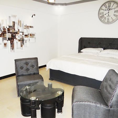 Econo Lodge Dar es Salaam Exteriör bild